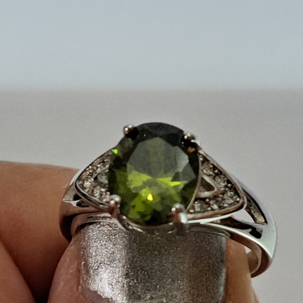 Brilliant Silver Ring with Peridot Green Colored Stone with CZ smaller stones - Picture 5 of 6